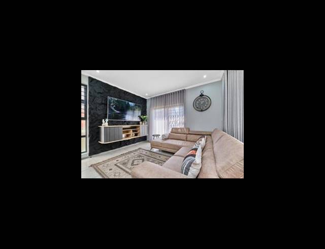 3 BEDROOM TOWNHOUSE FOR SALE IN BARBEQUE DOWNS